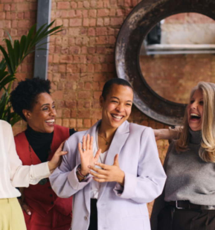 vrouwen lachen