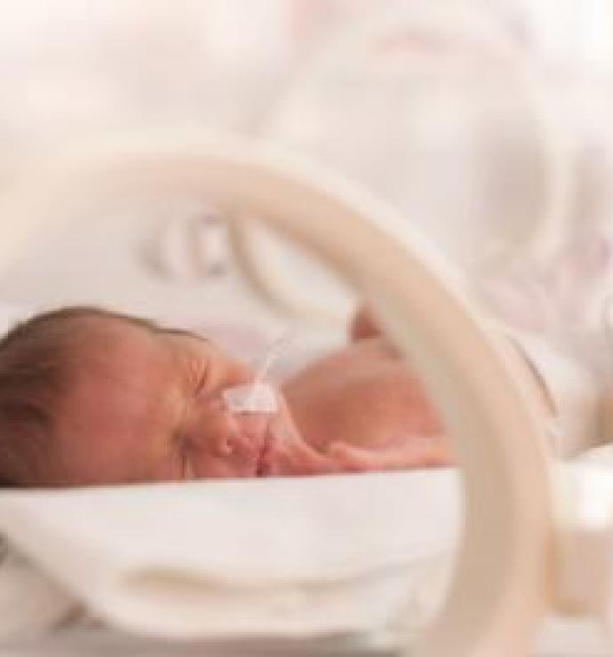 Baby in couveuse teaser