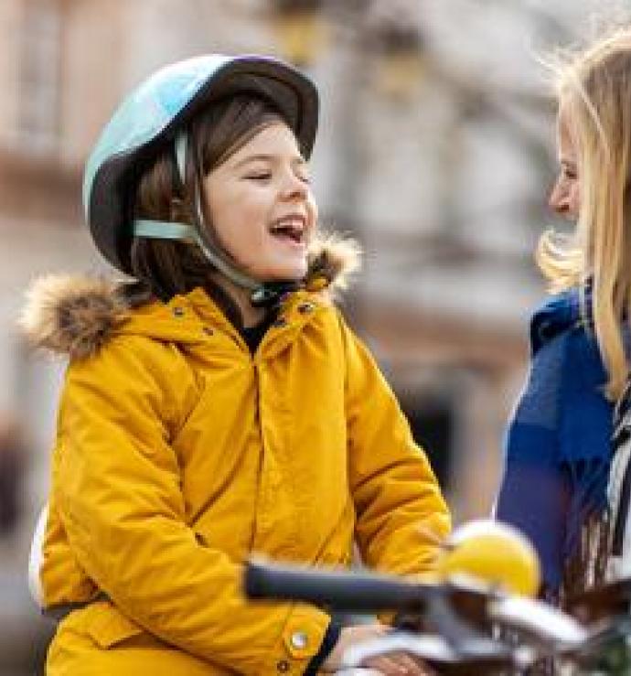 Moeder en kind op de fiets teaser