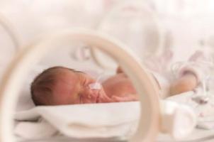 Baby in couveuse teaser