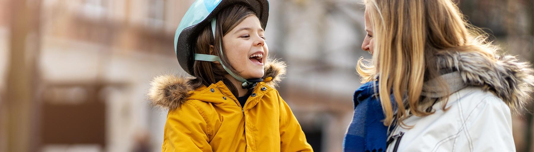 Moeder en kind op de fiets